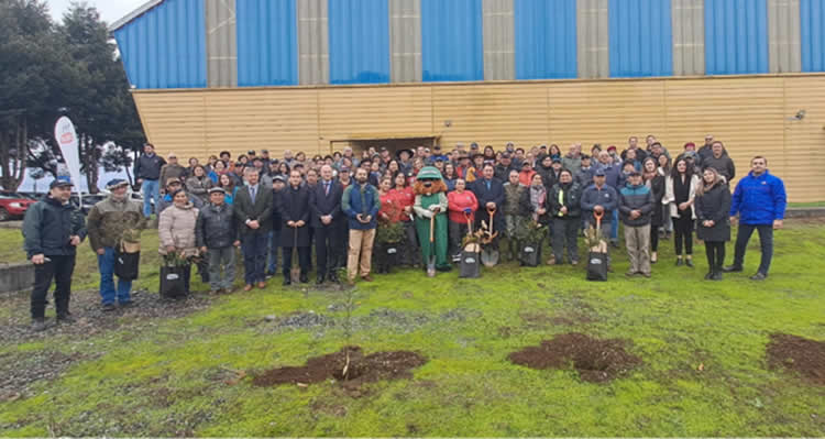 Comité de Educación Cooperativa de Colun organiza con Conaf ceremonia “Un árbol a la vez”