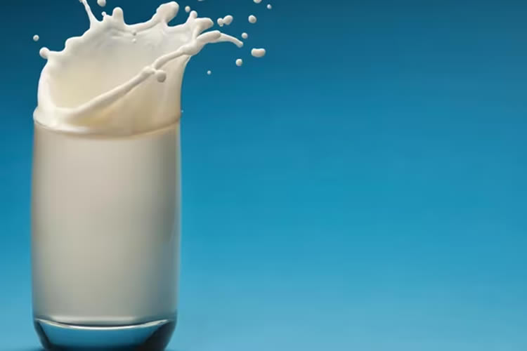 ¿Cuáles son los beneficios de beber leche ya siendo adulto? Esto dicen los expertos