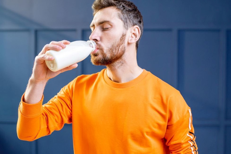 Consumir leche promueve el desarrollo de masa muscular en personas que entrenan