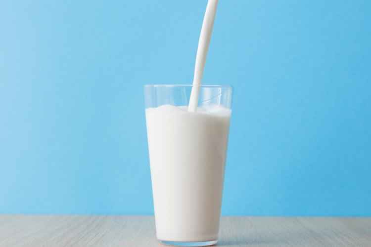 Importaciones de leche equivalente caen 7,3% al tercer trimestre del año