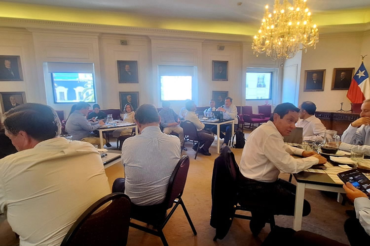 Fedeleche plantea prioridades para el Gobierno electo en reunión gremial de la SNA