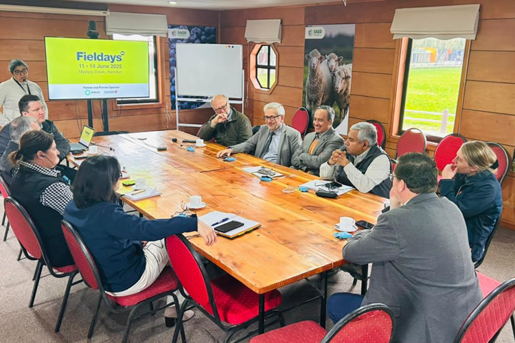 Aproleche Osorno y gremios agrícolas se reunieron con representantes de Field Days de Nueva Zelanda